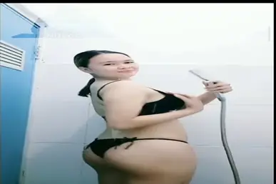 RH Mona 2 Live Show Ngocok Memek Gede Sampe Squirt Nyemprot Keras